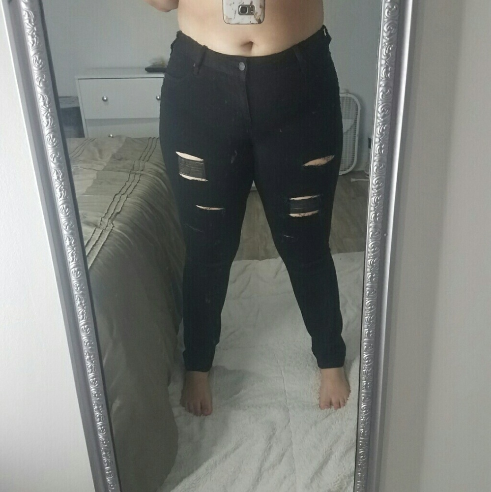 Women black skinny ripped jean size 11/30